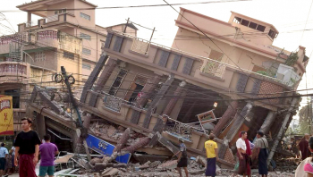 Photo3 - 地震重災區之一的曼德勒地區房屋及建築物嚴重被毀。災區電力及通訊系統中斷，增加救援難度。