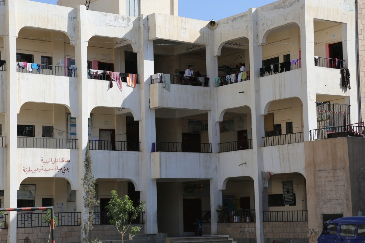 School buildings at the Al Zubairi school in Sanaa being used by 34 displaced families from Saada. These families fled because of the intense fighting in the city.