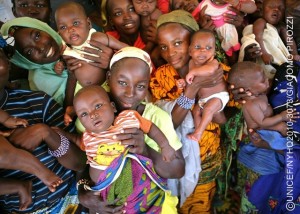 Women hold their babies in the village of Sarkin Yamma Soffoua, in Sarkin Yamma Commune. The village has benefited from sessions raising awareness of essential family practices, including exclusive breastfeeding, proper hand washing and the treatment of diarrhoea with oral rehydration salts. In September-October 2010 in Niger, children continue to face high rates of illness and mortality. One of the worlds poorest countries, Niger has the worlds 12th highest rate mortality rate for children under age five, and only 10 per cent of children under six months old are exclusively breastfed. In addition, an ongoing food emergency puts nearly 400,000 children at risk of severe acute malnutrition. UNICEF is responding to these conditions with a host of health programmes that extend vital healthcare services to remote areas and educate communities about life-saving practices. UNICEF supports a Ministry of Health programme that is establishing integrated health centres to reduce infant mortality, improve maternal health, and combat preventable diseases including malaria and HIV/AIDS. The centres offer prenatal and neonatal care, promote breastfeeding, and educate families on the use of mosquito nets to prevent malaria. An estimated three quarters of all children now have access to healthcare, compared to less than half of all children in 2006. UNICEF and partners are also supporting a three-year campaign to encourage exclusive breastfeeding during a childs first six months, a practice that dramatically improves babies chances of survival. UNICEF and partners also support programmes in which facilitators educate community members about essential family practices, including proper hand washing and the use of mosquito nets.
