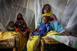 On 2 March, women and their children rest on beds in a UNICEF-supported therapeutic feeding centre in the eastern town of Goz Beïda, Ouaddaï Region. Mosquito nets hang behind them. One woman (right) and her child are refugees from Sudans Darfur Region. From 28 Feuary to 6 March 2010, UNICEF Goodwill Ambassador Mia Farrow visited Chad to raise awareness of the importance of immunizing children against polio. Her visit coincided with the 6 March launch of a national immunization campaign aimed at 2.2 million children under five. It is one of 16 synchronized polio vaccination campaigns that were being launched throughout West Africa on that date. Polio cases in Chad are of particularly concern because the country has been a major conduit for the diseases spread to other countries. Between 2004 and 2006, an outeak spread from Chad to Sudan, Ethiopia, Somalia, Eritrea, Kenya, Saudi Arabia, Yemen and Indonesia. This strain of poliovirus originated from Nigeria, one of four countries in the world where the disease is still endemic. A 2007 outeak, also originating in Nigeria, continues to infect Chadian children, in large part because of poor immunization coverage. Most cases in Chad have occurred in NDjamena, the capital, where more than half of all children are routinely missed in vaccination campaigns. Ms. Farrow met with government officials, representatives from the World Health Organization (WHO) and UNICEF, and local leaders, and visited polio vaccination teams to support the campaign. She also visited a displacement camp in the eastern town of Goz Beïda and a therapeutic feeding centre in the western city of Mao, and attended the campaigns launch ceremony in NDjamena. The synchronized campaigns are supported by the Global Polio Eradication Initiative, which is spearheaded by WHO, Rotary International, the United States' Centers for Disease Control and Prevention (CDC) and UNICEF. The initiative is also supported by diverse governments, the European Commission, NGOs and other partners.