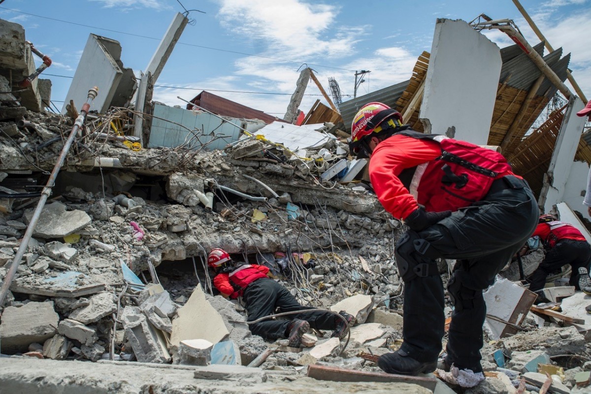 PEDERNALES, ECUADOR - APRIL 17: Search and rescue workers on duty over the collapsed buildings in Pedernales, Manabi Province of Ecuador on April 17, 2016. At least 238 people have been killed and over one thousands of others wounded in a strong 7.8-magnitude earthquake in Ecuador. (Photo by Josep Vecino/Anadolu Agency/Getty Images)