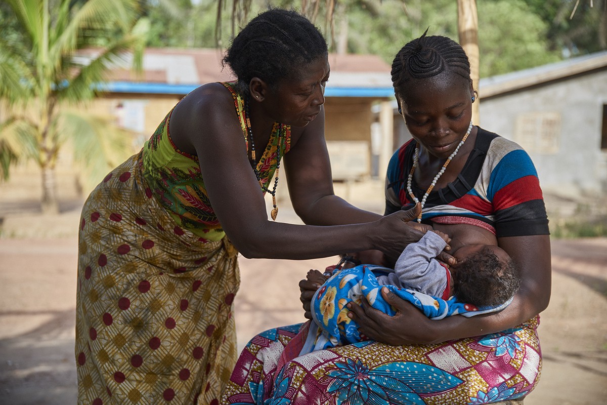On 3 April, (right) Zainab Kamara, supported by her mother, breastfeeds one of her twin sons, 3-month-old Alhassan Cargo, in Karineh Village in Magbema Chiefdom, Kambia District. The community health worker in the village is among the estimated 15,000 in the country helping to bringing life-saving health services to their communities.

In March/April 2017 in Sierra Leone, progress in key children rights, including in child survival and primary education, continues in the country. The Government also continues to make strides towards providing affordable, quality health care and improving maternal and child health services. However, despite these achievements, many children still lack access to essential services and safe water and sanitation, and maternal and child mortality remain key concerns. The country has one of the highest maternal and under-5 mortality rates in the world (at 1,360 deaths per 100,000 live births and 120 deaths per 1,000 live births). To help address the issue, UNICEF is working with the Government and other partners to facilitate the delivery of quality health care, especially maternal, newborn and child health services. As part of this effort, UNICEF, with funding from the EU, is supporting the construction and rehabilitation of health facilities, training for health workers, and the provision of equipment and medical supplies training for and the provision of equipment and medical supplies and, is supporting construction EU support also focuses on the country Free Health Care Initiative, which includes the provision of free medical supplies to ensure that pregnant women deliver safely, and free medicine for pregnant women, lactating mothers and children under the age of 5. An estimated 15,000 community health workers (CHWs) in the country, through the Government-led CHW programme, are also helping to bringing life-saving health services to their communities.