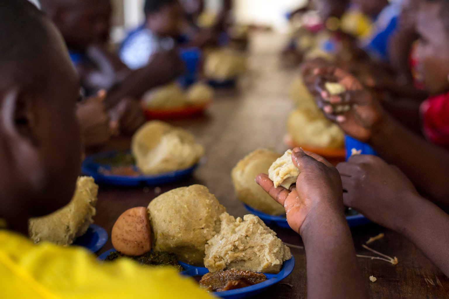 Children demobilized from the militia of the traditional chief Kamuina Nsapu eat food in a Transit and Orientation Centre run by the local NGO BNCE (Children Catholic National Bureau) , supported by the UNICEF, in Kananga, capital of the Western Kasai province of the Democratic Republic of Congo. - Des enfants soldats démobilisés, issus de la milice du chef traditionnel Kamuina Nsapu, préparent des gâteaux au Centre de Transit et d'Orientation de l'association congolaise BNCE (Bureau National Catholique pour l'Enfance), soutenu par l'UNICEF, à Kananga, capitale du Kasaï Occidental, en République Démocratique du Congo. In August 2016, fighting oke out in one of the Democratic Republic of Congos (DRC) poorest regions - Kasai - after a traditional leader was killed in clashes with security forces. The situation deteriorated in 2017, unleashing a wave of violence that has now engulfed nine of the countrys 26 provinces.