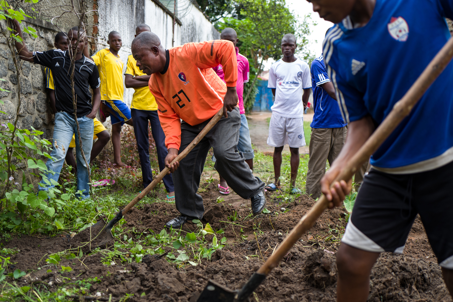 Demobilized child soldiers from the militia of the traditional chief Kamuina Nsapu are studying gardening in a Transit and Orientation Centre run by the local NGO BNCE (Children Catholic National Bureau) , supported by the UNICEF, in Kananga, capital of the Western Kasai province of the Democratic Republic of Congo. - Des enfants soldats démobilisés, issus de la milice du chef traditionnel Kamuina Nsapu, participent à une formation technique au jardinage au Centre de Transit et d'Orientation de l'association congolaise BNCE (Bureau National Catholique pour l'Enfance), soutenu par l'UNICEF, à Kananga, capitale du Kasaï Occidental, en République Démocratique du Congo. In August 2016, fighting oke out in one of the Democratic Republic of Congos (DRC) poorest regions - Kasai - after a traditional leader was killed in clashes with security forces. The situation deteriorated in 2017, unleashing a wave of violence that has now engulfed nine of the countrys 26 provinces.