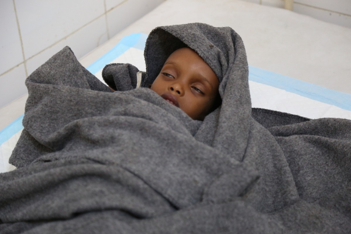 A child suffering from cholera lies on a bed at the Alsadaqah Hospital, Aden, Yemen, Monday 14 August 2017.

The world’s worst acute outbreak of acute watery diarrhea and cholera continues spreading in Yemen. Between late-April and July 2017, 436,625 suspected cases and 1,915 deaths had been reported in 21 of 22 governorates. Health, water and sanitation systems are struggling to function as a result of the ongoing conflict, and lack of regular salary payments for many public sector workers have created the ideal conditions for the disease to spread.

As part of efforts to halt the spread of AWD/cholera, UNICEF and its partners are reaching out to communities through a nationwide awareness campaign. Across Yemen, thousands of volunteers are going from house to house to raise awareness and provide advice to families on how they can best protect themselves from the potentially fatal infection. The teams provide 15 to 20 minutes of counselling, followed by demonstrations on how to properly wash hands with soap before eating food or after going to the bathroom. They also stress the importance of boiling water before drinking. The campaign is expected to reach 3.5 million families across the country.