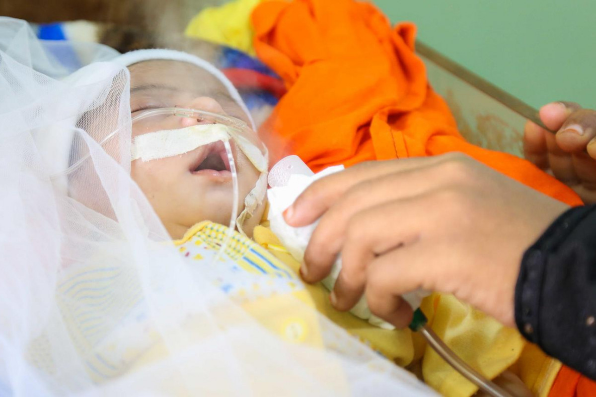 An infant who was born prematurely receives treatment in Alsadaqah Hospital, Aden, Aden Governorate, Yemen, Saturday 16 September 2017.

The poorest country in the Middle East and one of the poorest in the world, Yemen has gone through decades of underdevelopment, economic decline, frequent outbursts of conflict, waves of violence and a fragile rule of law.  In December 2017, almost every single child in Yemen is in need of humanitarian assistance.   More than 11 million children now need humanitarian assistance to survive.  Only 45 per cent of all health facilities are fully functional and more than half of the country’s children are not able to access safe drinking water or adequate sanitation.  An estimated 1.8 million children are acutely malnourished. Among them 385,000 children suffer from severe acute malnutrition and are fighting for their lives. Nearly 2 million children are out of school, including nearly half a million who dropped out since the conflict escalated in March 2015. Over 1 million people have fallen sick from suspected cholera or acute watery diarrhea. Children under 5 years old account for one quarter of all cases. Children born since the conflict escalated are now facing crippling delays in their social, emotional and cognitive development. Women are giving birth in deplorable conditions, already sick and malnourished themselves. Babies are being born premature and sick, and many don’t make it past their first month of life. If they do, they face an early childhood of malnutrition and emotional stress, lack of play and stimulation.