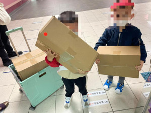 在疫情最嚴峻的3月間,已經有5,000戶基層家庭收到了援助物資。