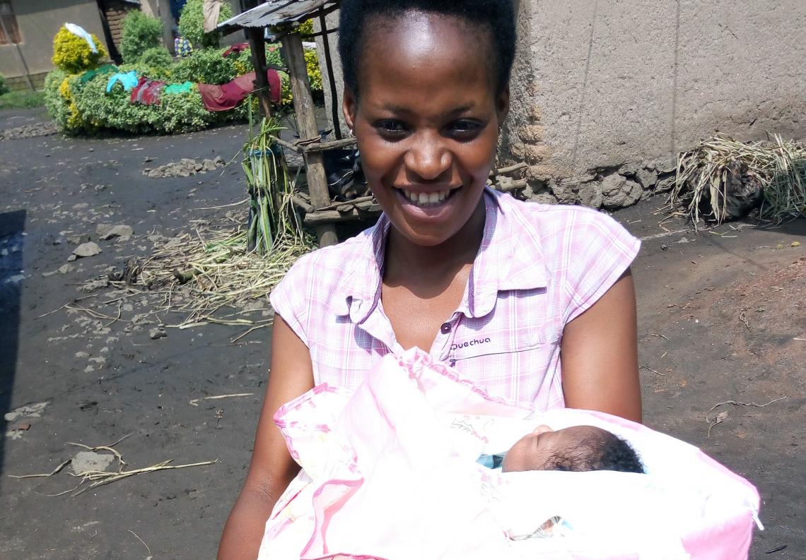 © UNICEF Rwanda/2018/Manzi Claudette Nyirahabinshuti holds her one-week-old baby, safely delivered in Rubavu District Hospital in Rwanda.